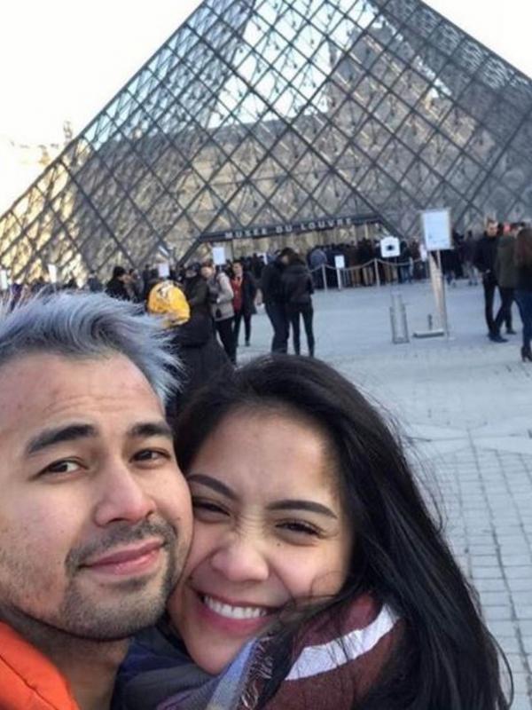 Raffi Ahmad dan Nagita Slavina saat berlibur di Perancis (Instagram/@inijedar)