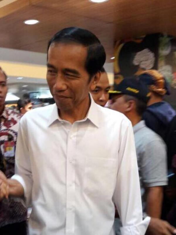 Nongkrong di Coffee Shop, Ternyata Ini Minuman Pesanan Jokowi. (Foto: Botani Square Mall)