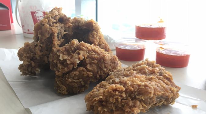 KFC Indonesia menghadirkan menu terbarunya, KFC Hotz Chicken, yaitu menu ayam Hot & Crispy Chicken. 