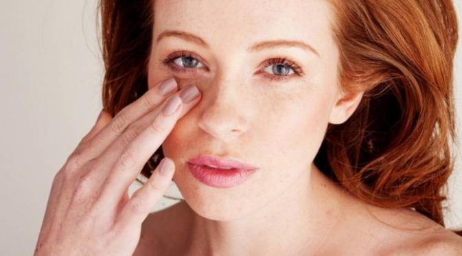 8 Tips Rahasia Makeup Mata yang Harus Anda Ketahui (Foto: brightside.me)