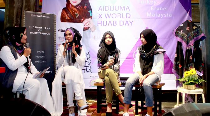 Acara talkshow dan sharing session yang diadakan oleh Aidijuma X World Hijab Day menghadirkan Nesa Aqila, putri Muslimah, serta Shirin Al-Athrus dan Safinah Al-Athrus sebagai kakak beradik selebgram.