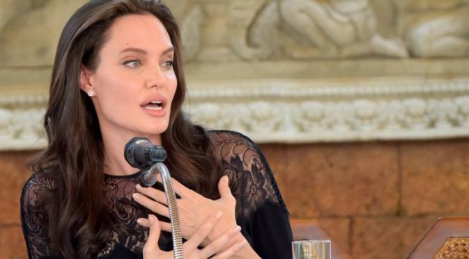Angelina Jolie mengaku dirinya mampu mengatasi kedundahannya etelah berpisah dengan Brad Pitt. (AFP/Bintang.com)