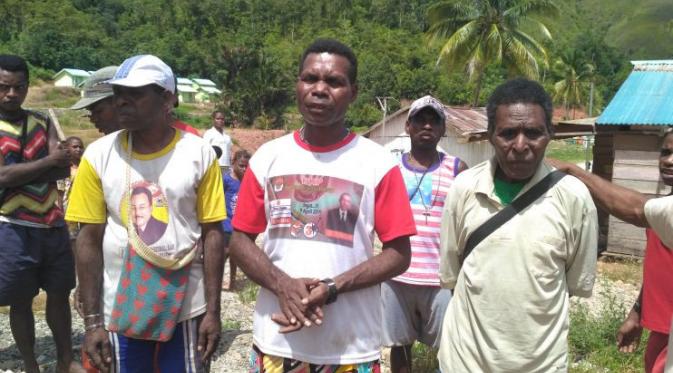 Yohan Sayori, penduduk dari Kecamatan Momi Waren, Kabupaten Manokwari Selatan mengaku beruntung atas adanya Trans Papua.
