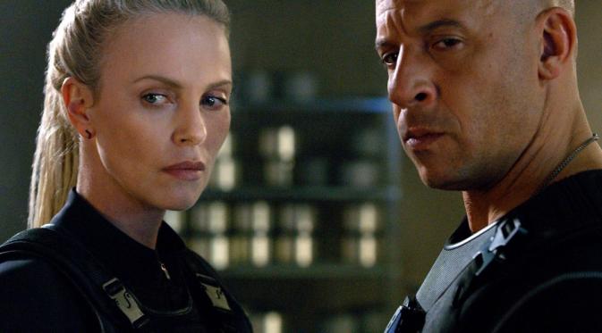 Vin Diesel dan Charlize Theron dalam The Fate of the Furious (Fast and Furious 8). (Universal)