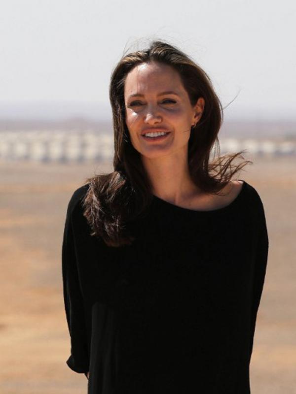 Angelian Jolie ingin memperbaiki keadaan keluarganya. (AFP/Bintang.com)