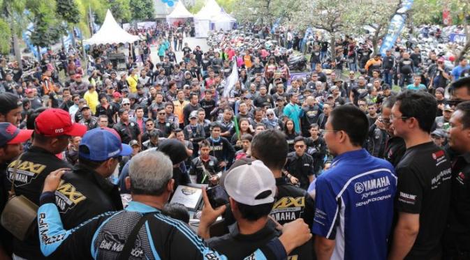 Ribuan pecinta NMax mengikuti acara Maxi Yamaha Day Day digelar di Bandung, Jawa Barat. (dok: Yamaha))