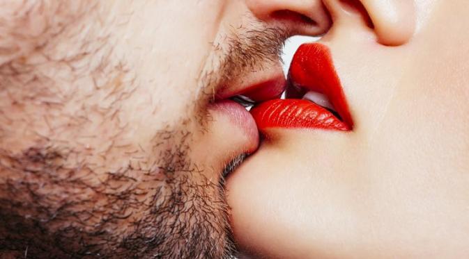 Berikut fakta 13 fakta menarik tentang ciuman yang belum diketahui.