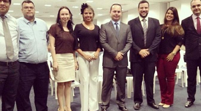 Claudia de Marchi  (keempat dari kiri) saat masih jadi lawyer (Facebook)