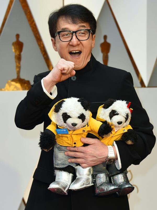 Raih Penghargaan Khusus Oscar 2019 Jackie Chan Bawa  