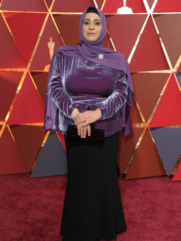 Hala Kamil, seorang pengungsi Suriah yang tampil di Oscar 2017 mengenakan busana rancangan Brandon Maxwell.