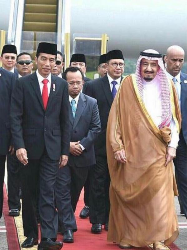 Julia Perez unggah foto Presiden Joko Widodo saat menyambut kedatangan Raja Salman (Instagram/@juliaperrezz)