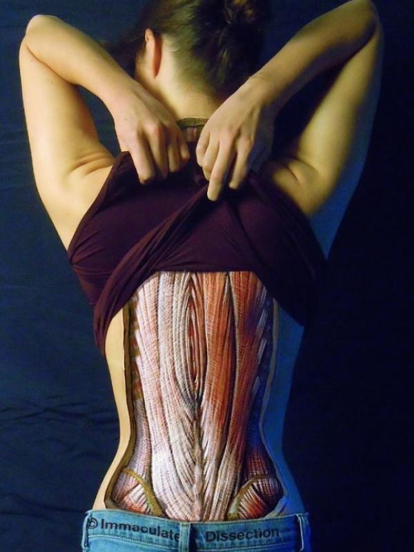 Body painting bikin ngilu. (Via: boredpanda.com)