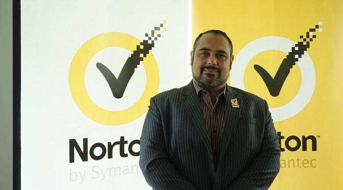 Nick Savvides, Senior Savvides, Security Advocate Consumer Business Unit Symantec. / Agustin Setyo Wardani