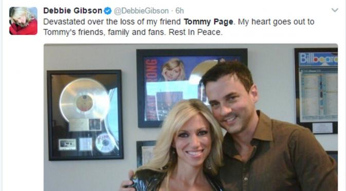 Cuitan Debbie Gibson, rekan Tommy Page. Debbie ikut berduka atas meninggalnya Tommy Page. (Twitter @DebbieGibson)