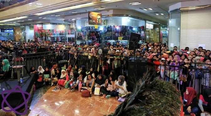 Fans memenuhi venue meet and greet Ranveer dan Ishani. (Adrian Putra/bintang.com)