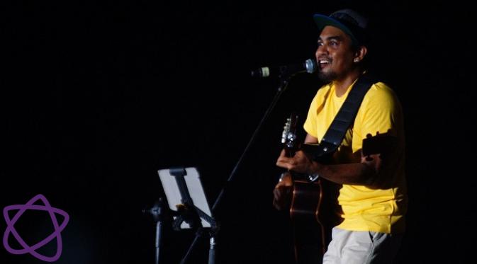  Musisi tanah air, Glenn Fredly tampil di BNI Stage Hall, Jiexpo Kemayoran, Jakarta Utara, Minggu (5/3/2017). (Syaiful Bahri/Bintang.com)