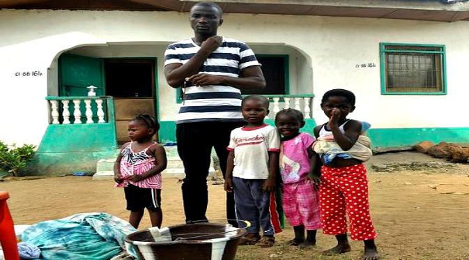 James Harris, suami Karwah menyayangkan istrinya tidak mendapatkan pelayanan baik karena sang istri survivor ebola. (Foto: SBS)