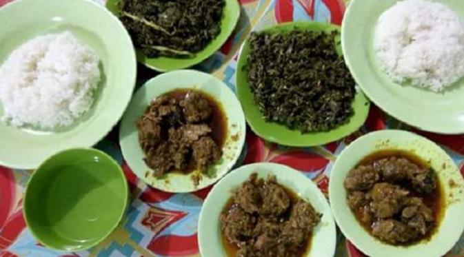 Bebek bercita rasa pedas itu mudah dijumpai di Sulawesi Selatan. (Liputan6.com/Eka Hakim)
