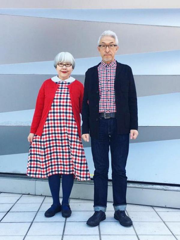 Pasangan asal Jepang ini telah menikah selama 37 tahun dan selalu berusaha mengenakan busana yang mirip satu sama lain. Sumber: boredpanda.com.