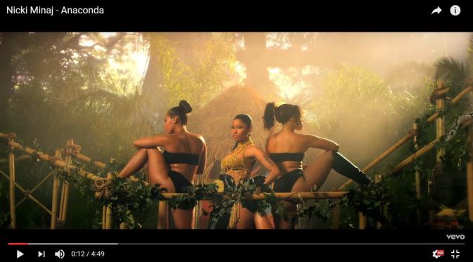 Nicki Minaj dalam video klip "Anaconda". [foto: YouTube]