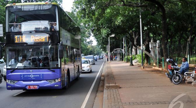 PT Transjakarta membuka rute wisata baru, yaitu Balai Kota - Kalijodo, ada tiga bus tingkat wisata yang beroperasi setiap hari.