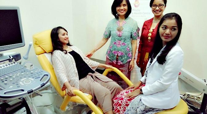 Layanan Pusat Kesehatan Perempuan juga mendukung pasien untuk berkonsultasi ke dokter. (Foto: Liputan6.com/Fitri Haryanti Harsono)