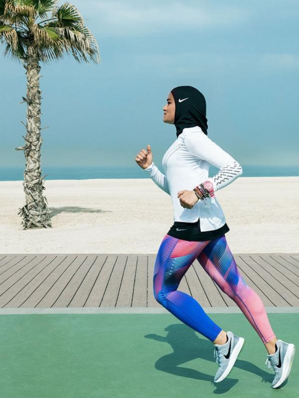 "Nike Pro Hijab" luncuran hijab olahraga untuk atlet muslim perempuan. (via: Boredpanda)