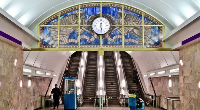 Arsenalna, Stasiun Kereta Bawah Tanah Terdalam di Dunia