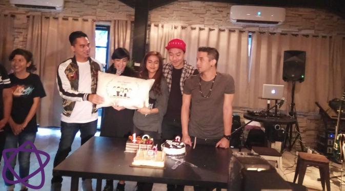 Pasca Ungu merilis single terbaru, Enda dan Onci juga merayakan ulang tahun band mereka, Volmax. (Riswinanti Permatasari/Bintang.com)