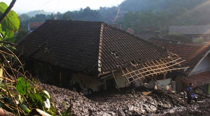 Kondisi longsor di Kampung Jati Radio, Desa Cililin, Kecamatan Cililin, Kabupaten Bandung Barat, Jabar. (Foto: Humas BNPB)