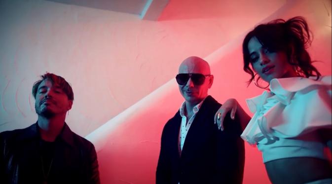 J Balvin, Pitbull, dan Camila Cabello (Bintang Pictures)