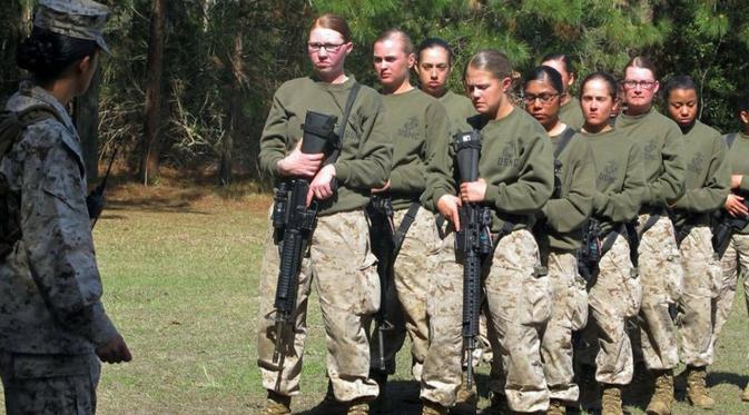 Foto bugil Marinir perempuan AS terekam. (Via: foxnews.com)