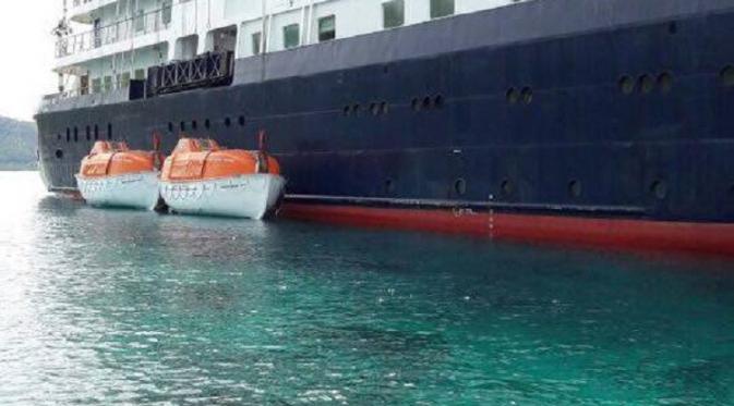 Kapal Pesiar Inggris Rusak Terumbu Karang di Raja Ampat | Foto: facebook 