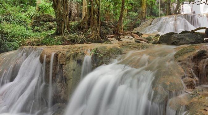 Air Terjun Oenesu. Kupang, Nusa Tenggara Timur. (agitaprasetyoadhi/Instagram)