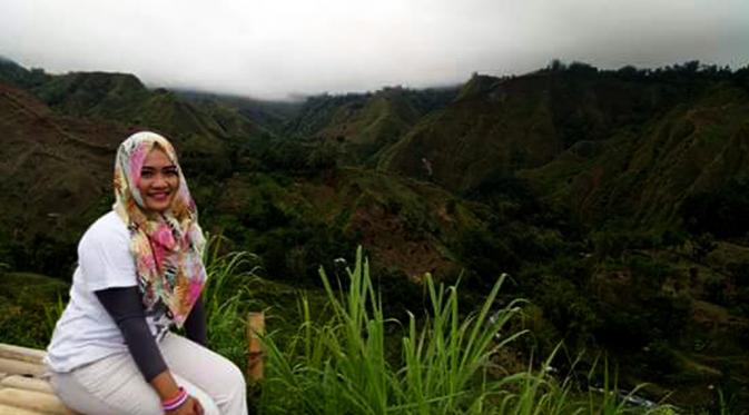 Keindahan puncak Gunung Donggia Kahayya yang berada di perbatasan Kabupaten Bulukumba-Kabupaten Sinjai, Sulsel, kerap dijadikan ajang selfie atau swafoto. (Liputan6.com/Eka Hakim)