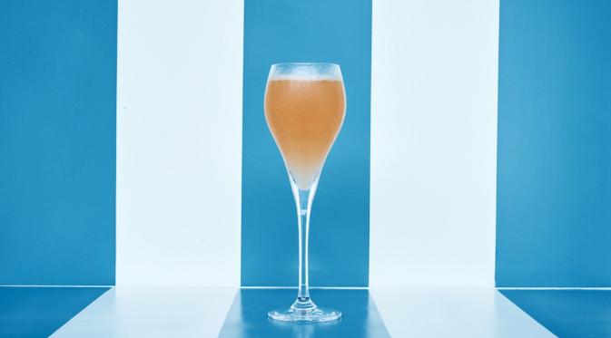 Koktail Bellini, minuman klasik dengan cita rasa khas Itali dari bar Da Maria Bali.