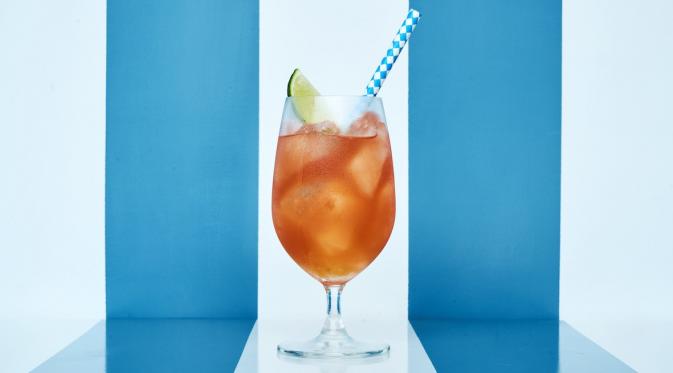 Koktail N8, minuman klasik dengan cita rasa khas Itali dari bar Da Maria Bali.