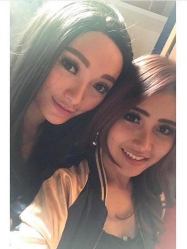 Ayu Ting Ting mengungkapkan kerinduannya dengan Zaskia Gotik (Instagram/@ayutingting92)