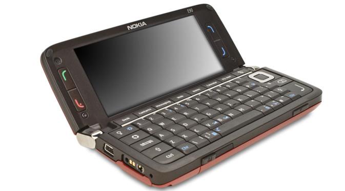 Nokia E90 Communicator. Dok: mobilemodels.net