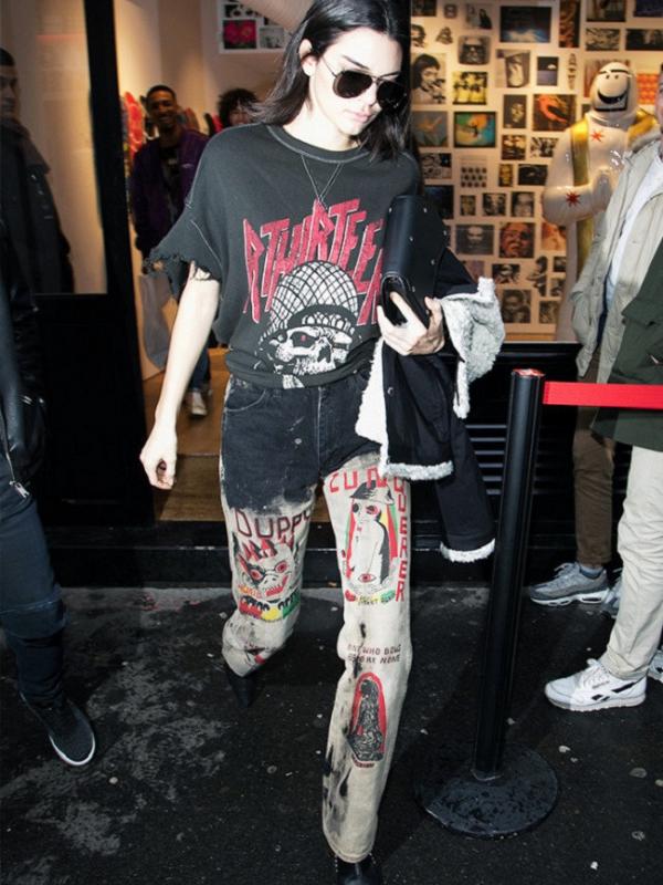Grafitti Jeans, Celana Jeans yang Kekinian ala Kendall Jenner (Sumber foto: whowhatwear.com)