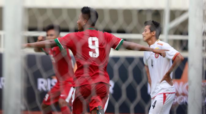 Ahmad Nur Hardianto merayakan gol Indonesia ke gawang Myanmar yang dicetaknya. (Liputan6.com/Helmi Fithriansyah)