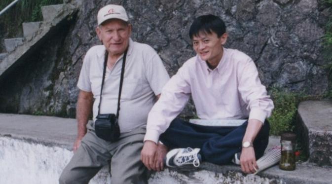 Ken Morley dan Jack Ma. (afr.com)