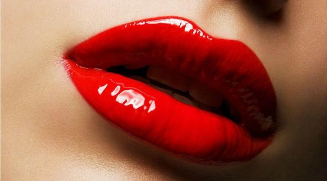 Lipstik glossy. (via: mdzol.com)