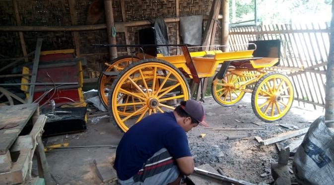 Bengkel Kereta Kencana 'Arjuna' ini menjadi salah satu bengkel yang masih menggeliat di Yogyakarta.