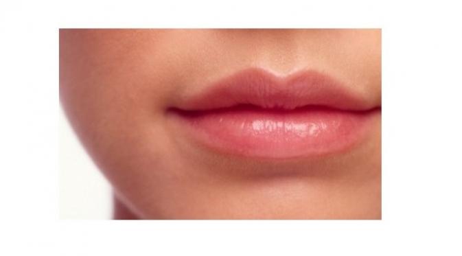 Tidak perlu dengan mengocek kantong dalam-dalam untuk membat bentuk bibir Anda menjadi lebih menarik dengan tips-tips ini.