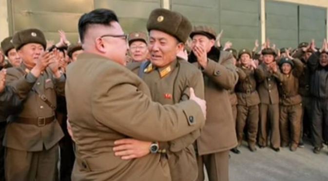 Misteri Pria yang Digendong Kim Jong-un, Perancang Perang Nuklir? (KCNA)
