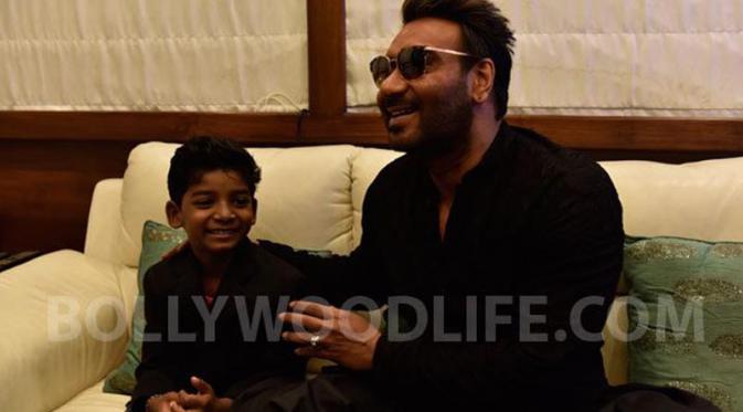 Sunny Pawar bertemu Ajay Devgn (Bollywoodlife.com)