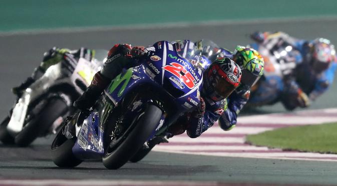 Maverick Vinales melaju di lintasan sirkuit Losail Qatar di seri pembuka MotoGP 2017. (AFP/Karim Jaafar)