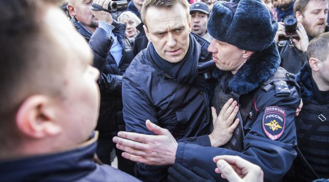 Alexei Navalny, pemimpin oposisi dan arsitek di balik demo anti-pemerintah turut juga ditangkap (HO / EVGENY FELDMAN FOR ALEXEI NAVALNY'S CAMPAIGN / AFP)