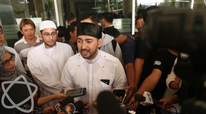 Pengadilan Agama Jakarta Timur hari ini, Senin (27/3/2017) kembali digelar sidang cerai Putri Aisyah Aminah terhadap suaminya, ustaz Ahmad Al Habsyi. Dalam mediasi terakhir itu, tergugat tidak hadir. (Nurwahyunan/Bintang.com)